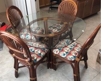 Kitchen Table and 4 chairs https://ctbids.com/#!/description/share/315211
