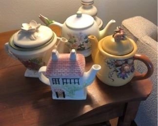 4 Teapots https://ctbids.com/#!/description/share/315878