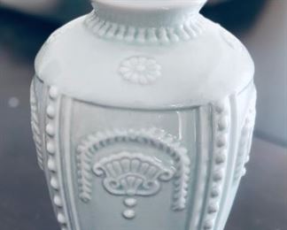 Blue Vase https://ctbids.com/#!/description/share/316204