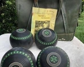 Henslite Lawn Bowling Set https://ctbids.com/#!/description/share/316194