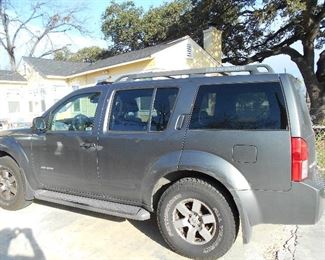 2007 Nissan Pathfinder, fresh tune-up and new tires, leather seat and seat warmer, 4 Wheel drive, detailed