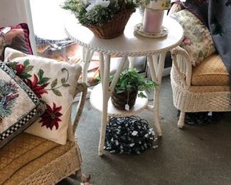 Wicker rockers & table, pillows, Christmas decor, lamps
