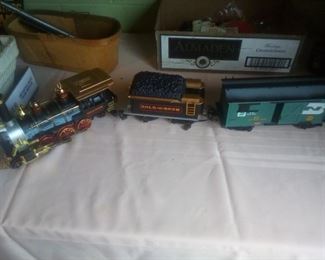 Train set, 6 cars, with track. Not Metal