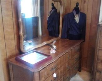 Thomasville dresser w/mirror, ladies clothing