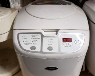 Oster Digital Bread maker #5836 560 watts 120v 