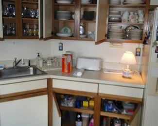 Lot and lots of kitchen items