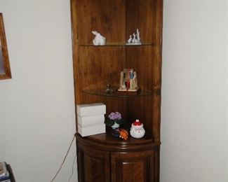 Corner curio