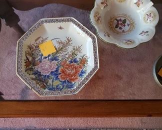 Coffee table with glass top & decorative dishes.