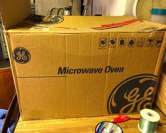 All right, so come to see if this is just the box or the ACTUAL vintage microwave oven! It's a mystery only you can solve!!
