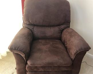 Big brown bear chair wants to hug you