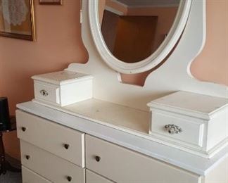 BR2 Chest of Drawers and Mirror Topper