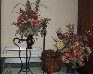 Floral displays, baskets