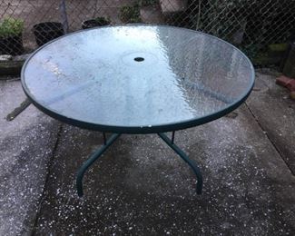 48'' Round Patio Table https://ctbids.com/#!/description/share/315508