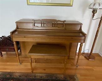 Finely tuned upright piano 