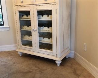 Wine cabinet