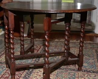 BEAUTIFUL GATE LEG TABLE
