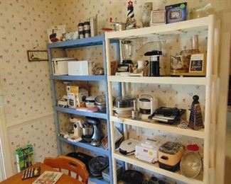 Large Selection Of Kitchen Items