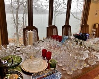 Nice dining table with 2 leafs and table cover pad. Lots of nice glassware