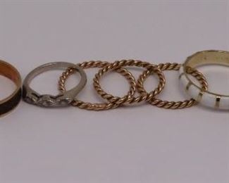 JEWELRY Assorted kt and kt Gold Rings