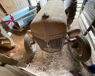 1950 8N FORD TRACTOR 