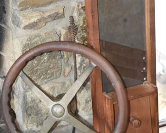 VINTAGE DECKER WOODEN LOCKING STEERING WHEEL