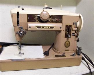 Singer portable sewing machine, Model 401-A