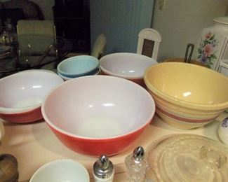 Vintage Pyrex bowls & stoneware bowl
