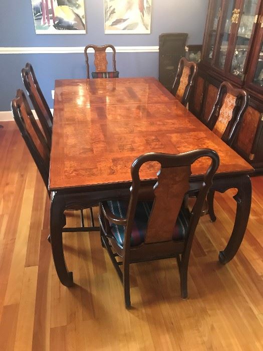 Gorgeous Dining Table with leaves / 6 chairs $ 550.00