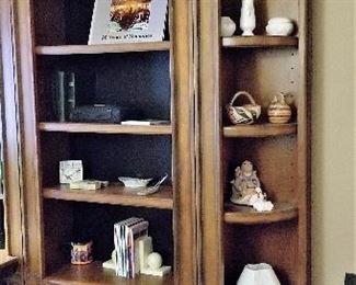 Another part and view of this fabulous office furniture.