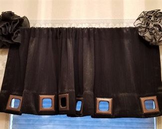 Great valance for bathroom or kitchen