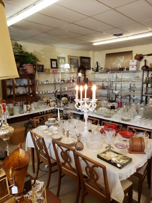 Beautiful dining room table with 8 chairs 