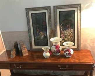 Sofa table in excellent condition has drawer for storage