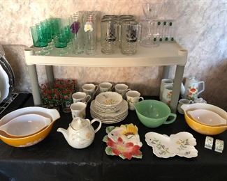 VINTAGE PYREX, LENOX BUTTERFLY DISHES, KITCHEN ITEMS 