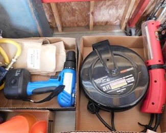 Rechargeable Drills/Hardware Accessories