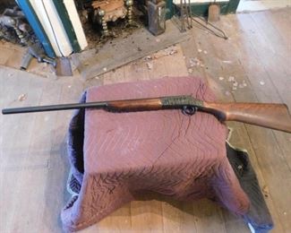 New England 12 Gauge Single Barrel Shotgun(SN 8296464/Permit or CCW Required for Purchase)