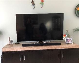 53 HD Smart Tv and sound bar
Marble top cabinet