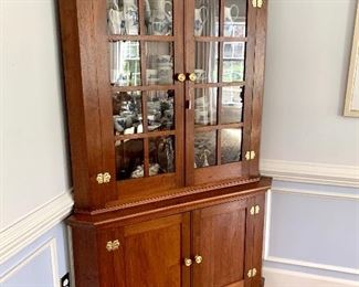 Slim profile corner cabinet - in like new condition!