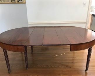 Dining table https://ctbids.com/#!/description/share/317393