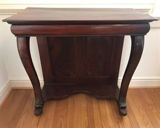 Side table https://ctbids.com/#!/description/share/317397