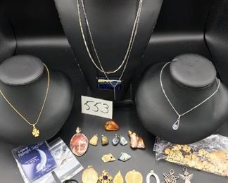 Assortment of necklaces https://ctbids.com/#!/description/share/317401