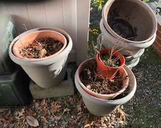 Garden Pots Mystery Lot https://ctbids.com/#!/description/share/317471