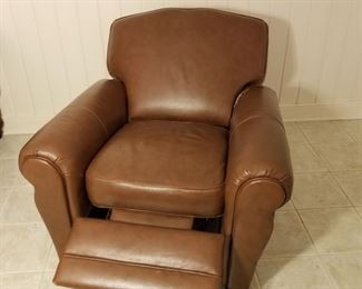 Brown Leather Recliner Club Chair https://ctbids.com/#!/description/share/317453