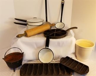 Country Kitchen Collection Cast Iron & Enamelware https://ctbids.com/#!/description/share/317411