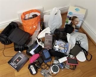Mystery Lot of Electronics, Gadgets, & ??? https://ctbids.com/#!/description/share/317438