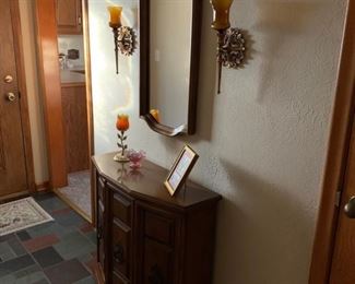 Nice set of mirror and entrance furniture.