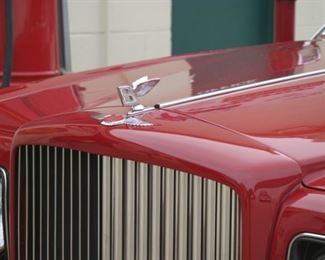 BENTLEY WITH FLYING B FORWARD SLANT MASCOT