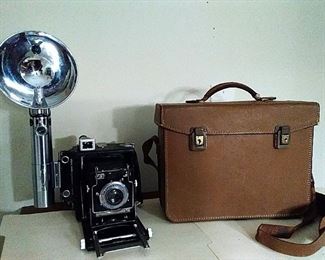 Antique Camera with flash and leather case Graphex