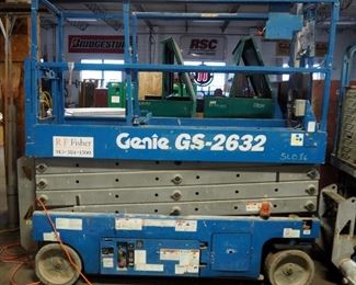 Genie GS-2632 Electric Slab Scissor Lift, 500 Pound Platform Load Capacity, Platform Height 26', 453 Hours On Gauge