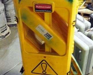 Rubbermaid 3' Collapsible Commercial Stanchions Qty 4, Includes Tensabarriers Qty 4