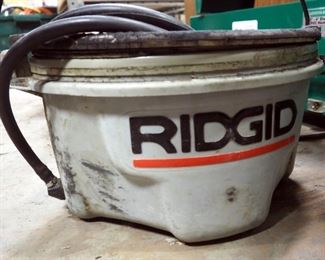 Ridgid Hand Operated Oiler With Hose, Pan, & Dispensing Gun